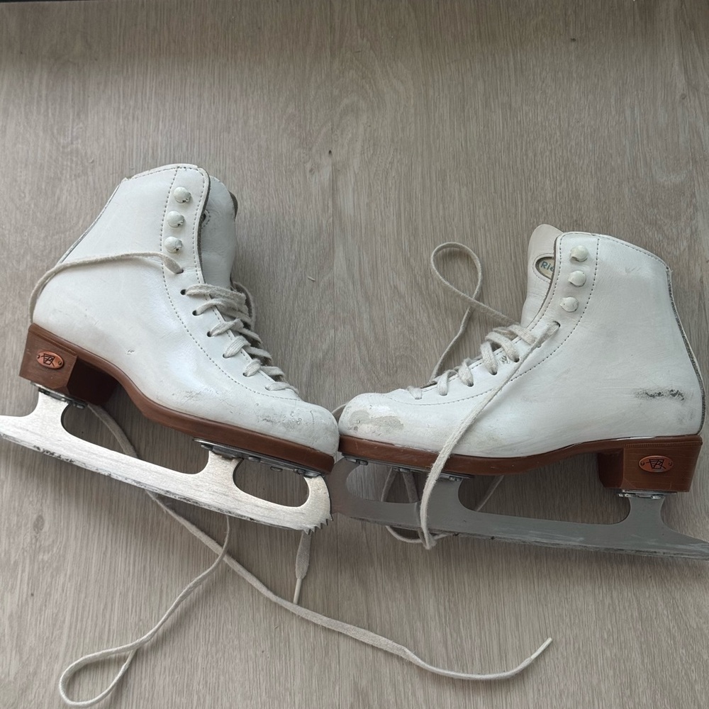 Riedel White and Tan Interior Skates